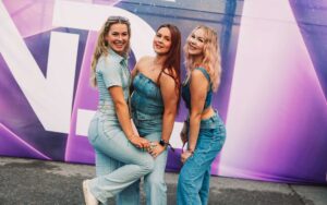 Kuva festaripukeutumisesta